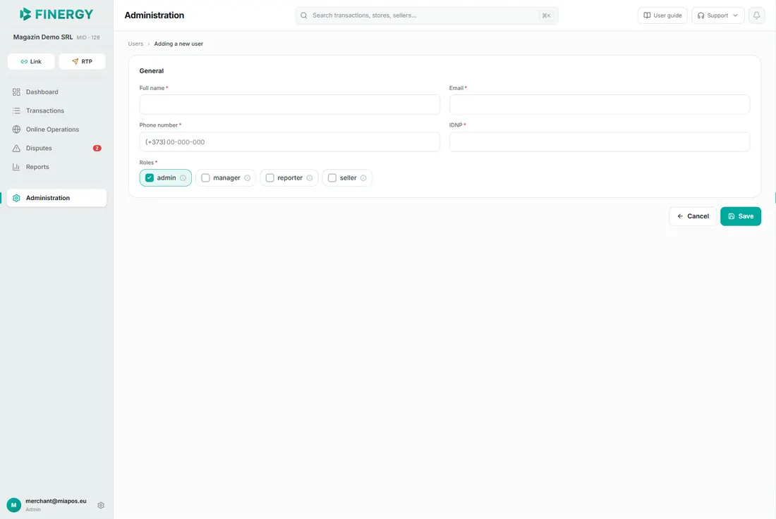 pagina Adăugarea unui utilizator nou cu formularul și blocul de roluri (cel puțin un rol bifat).